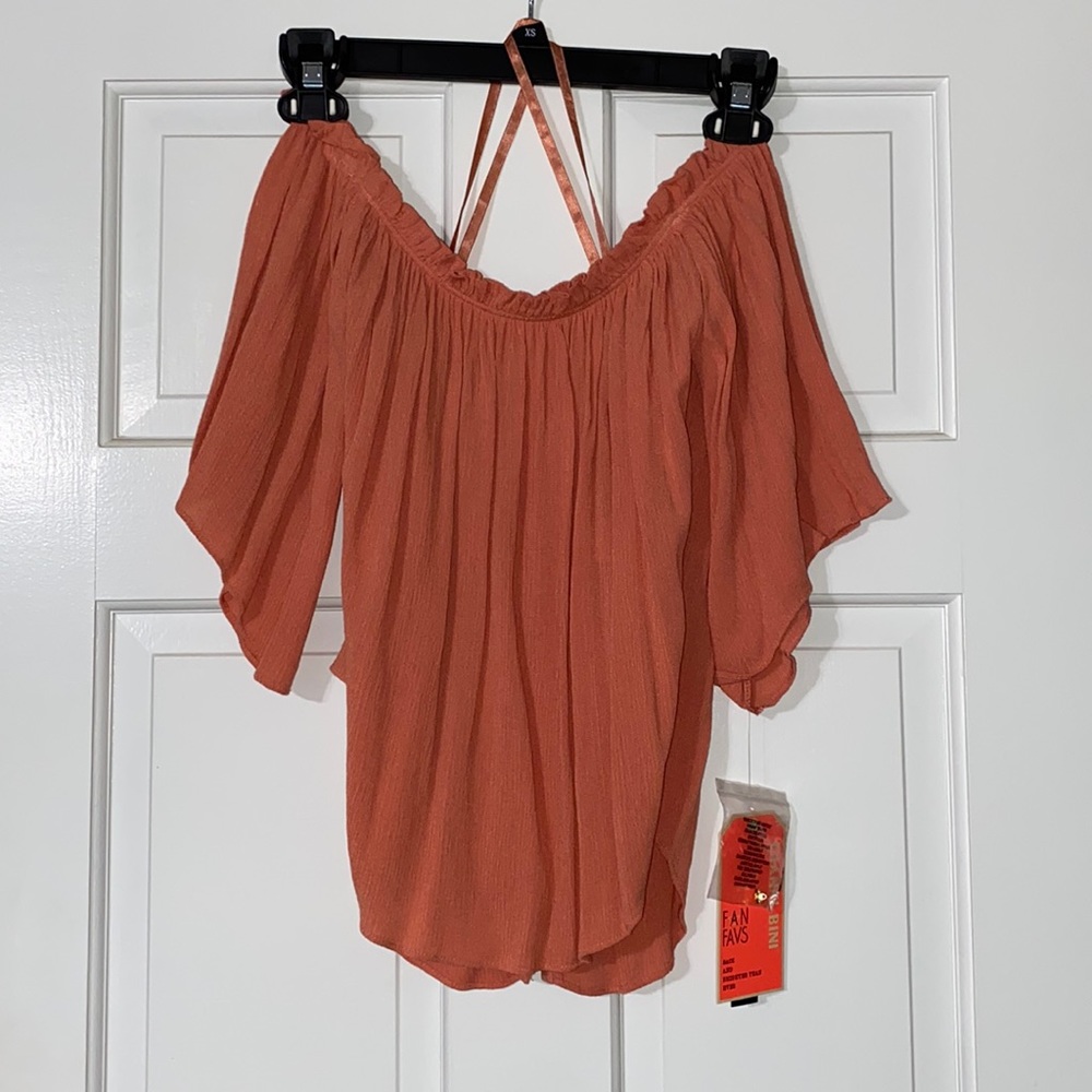 Gianni Bini Crop Top. Size Extra Small. Color Coral. Brand New with Tags.